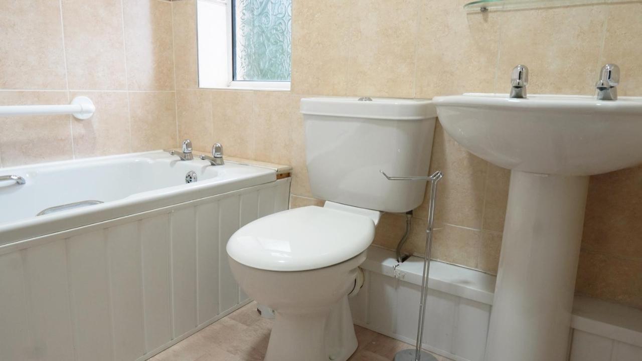 Portobello House - Four Bedroom House Perfect For Contractors - Sleeps 6 - Free Parking Wolverhampton Eksteriør billede