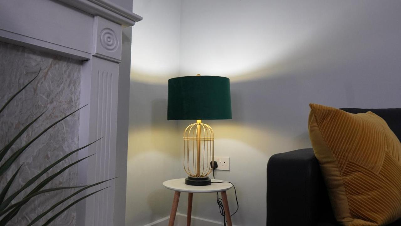 Portobello House - Four Bedroom House Perfect For Contractors - Sleeps 6 - Free Parking Wolverhampton Eksteriør billede