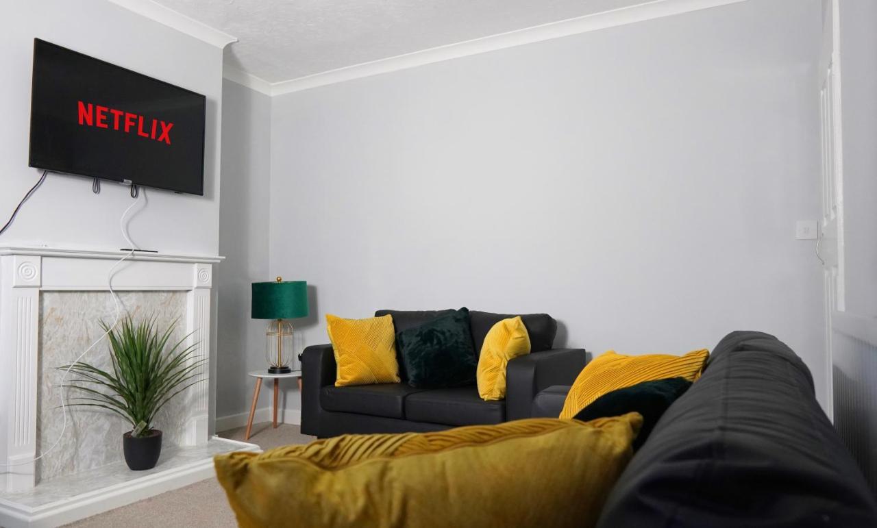 Portobello House - Four Bedroom House Perfect For Contractors - Sleeps 6 - Free Parking Wolverhampton Eksteriør billede